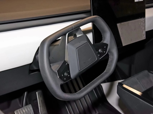 Camión eléctrico Tesla Cyber Off-Road de plata con cuerpo de acero y velocidad máxima de 180 Km / h