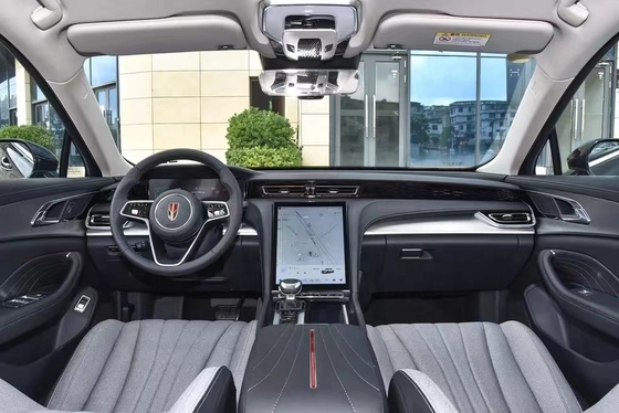 Sedán chino de tamaño mediano a grande HongQi H5 con capacidad de motor de 4,1-6L y alta demanda