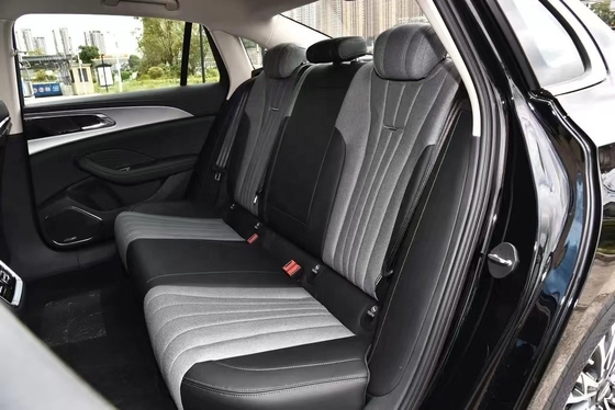 Sedán chino de tamaño mediano a grande HongQi H5 con capacidad de motor de 4,1-6L y alta demanda