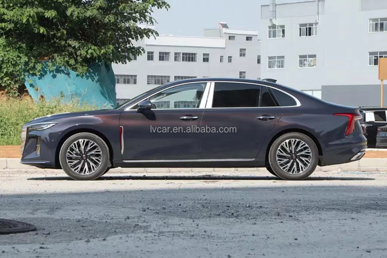 Sedán chino de tamaño mediano a grande HongQi H5 con capacidad de motor de 4,1-6L y alta demanda