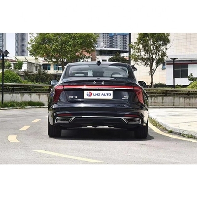 Sedán chino de tamaño mediano a grande HongQi H5 con capacidad de motor de 4,1-6L y alta demanda