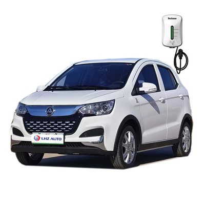 El coche eléctrico de 2024 en un vehículo de cuatro ruedas adulto de baja velocidad con 200 Km de alcance de crucero