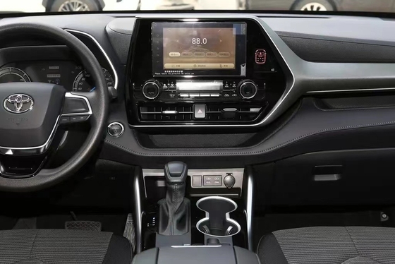 Techo solar panorámico y SUV Toyota Highlander 2023