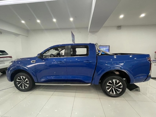 4x4 Pickup AWD hidráulico con cámara LED Cuero eléctrico turbo oscuro combustible diésel ACC