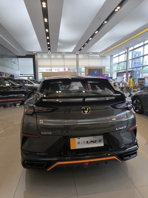 Changan UNI-T 1.5T SUV de 5 puertas y 5 asientos 4535*1870*1565 y bajo costo total de propiedad