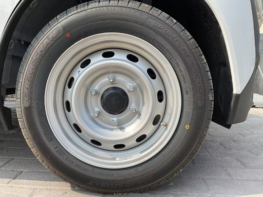 Camión de carga blanco Feidi Q2V con sistema de elevación automática y alcance de crucero de 250 km