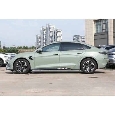 El 2024 BYD Seal 600km Versión Un sedán eléctrico de 5 asientos con tiempo de carga de 0.5 horas