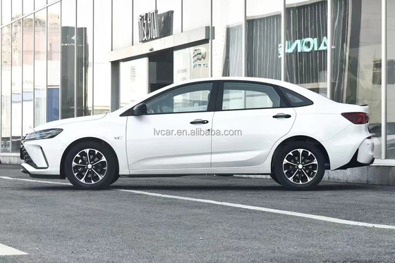 Chevrolet Cruze Compact Sedan LED cámara eléctrica de cuero blanco estándar turbo oscuro multifunción ACC automático con techo solar SUV R16