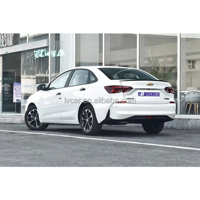 Chevrolet Cruze Compact Sedan LED cámara eléctrica de cuero blanco estándar turbo oscuro multifunción ACC automático con techo solar SUV R16