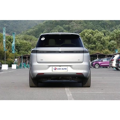 El año 2022 de Li L8 es un SUV de lujo con alto par y tecnología avanzada.