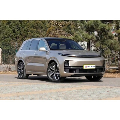 El mejor SUV familiar de Li L8 con asientos de cuero y control climático automático.