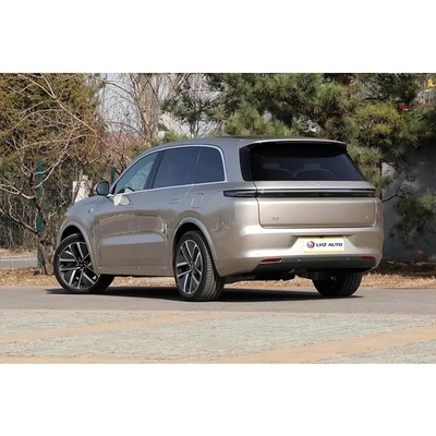 El mejor SUV familiar de Li L8 con asientos de cuero y control climático automático.
