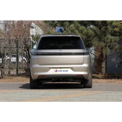 El mejor SUV familiar de Li L8 con asientos de cuero y control climático automático.