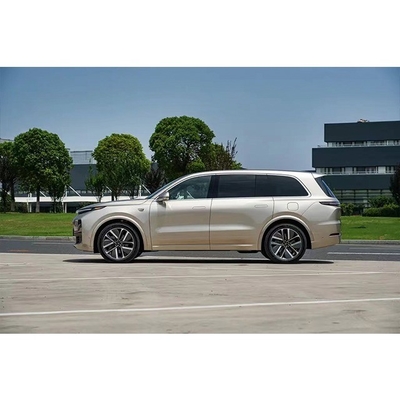 Li L9 El coche chino con larga resistencia y 6 plazas híbrido enchufable ahora en Rusia