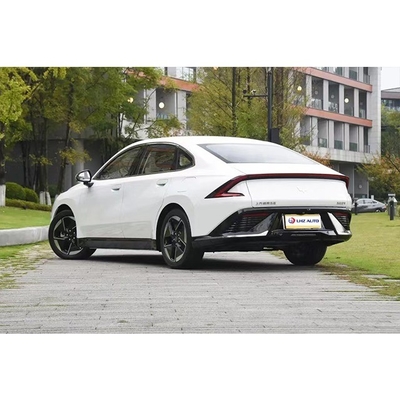 El sedán de 2024 de la clase A de Wuling Motors con velocidad máxima de 145 km/h y larga resistencia