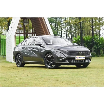 Experimente el lujo con el 2024 Starlight Hybrid Sedan de 5 puertas y 5 asientos de Wuling