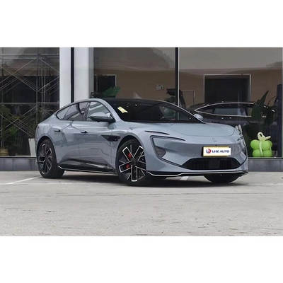 Experimenta el poder del SUV de 5 plazas de 2024 Avatar 12 con aceleración de 3.9s.