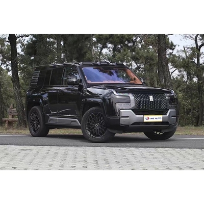 El popular SUV de lujo de 2024 BYD U8 con batería avanzada y capacidad de giro.