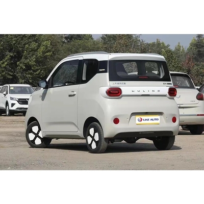 18Capacidad de batería de.8kWh Wuling Mini Vehículo eléctrico de 4 plazas La elección en 2024