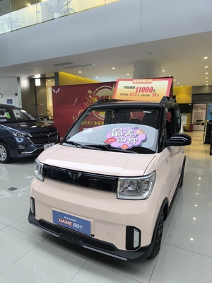 Dirección izquierda Mini coche eléctrico Wuling con velocidad máxima de 100 Km/h y 4 asientos 120km