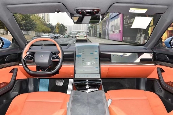 Nezha S El vehículo eléctrico 2024 con sistema de entretenimiento del coche y características avanzadas