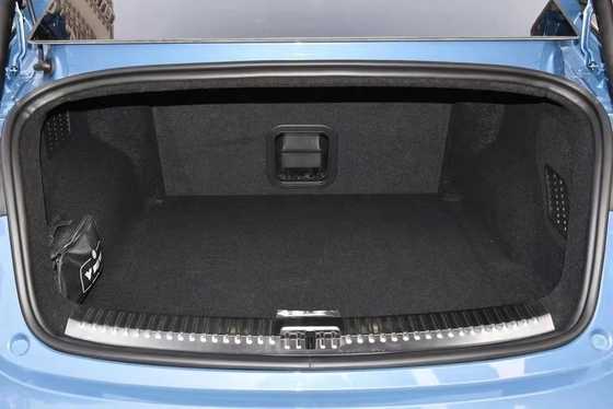 Nezha S El vehículo eléctrico 2024 con sistema de entretenimiento del coche y características avanzadas