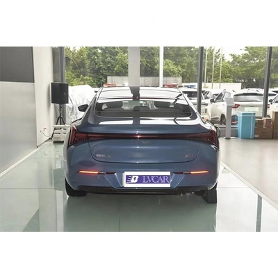 Nezha S El vehículo eléctrico 2024 con sistema de entretenimiento del coche y características avanzadas