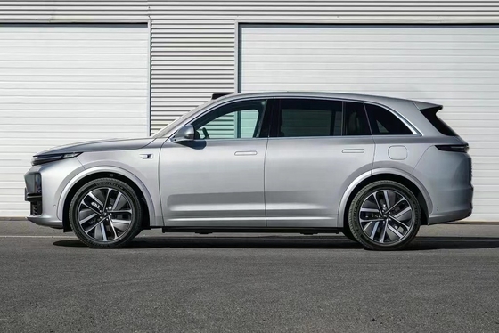 LiXiang L7 modelo de tracción en las cuatro ruedas sistema de entretenimiento para automóviles con volante multifunción