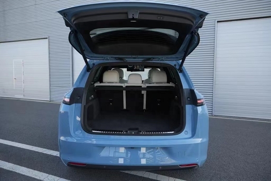 LiXiang L7 modelo de tracción en las cuatro ruedas sistema de entretenimiento para automóviles con volante multifunción