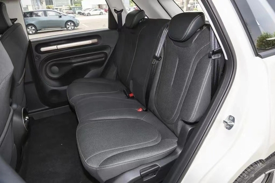 Dirección izquierda Wuling Baojun Hatchback de cinco puertas y cinco asientos popular y asequible