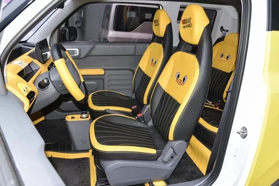 Vehículo Geely Panda Mini Energy equipado con cámara trasera con un alcance de 200 km y 3 cilindros