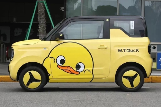 Vehículo Geely Panda Mini Energy equipado con cámara trasera con un alcance de 200 km y 3 cilindros