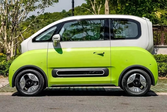 pantalla táctil Wuling Baojun Cuatro puertas cinco asientos vehículo de energía con 4 cambios hacia adelante