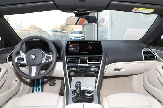 BMW 840i de alta potencia con tracción trasera de ruedas convertibles Coche deportivo con cámara trasera de 360 °
