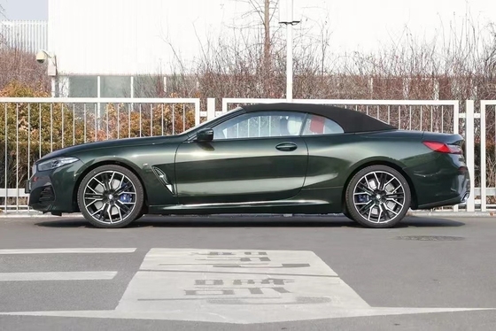 BMW 840i de alta potencia con tracción trasera de ruedas convertibles Coche deportivo con cámara trasera de 360 °