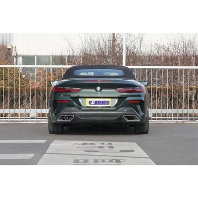 BMW 840i de alta potencia con tracción trasera de ruedas convertibles Coche deportivo con cámara trasera de 360 °
