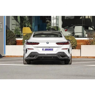 BMW 840i 2023 Auto de alto rendimiento con cuatro puertas y ventana trasera eléctrica