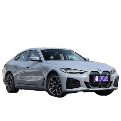 BMW i4 el vehículo de lujo de energía equipado con ABS que es un éxito con los compradores