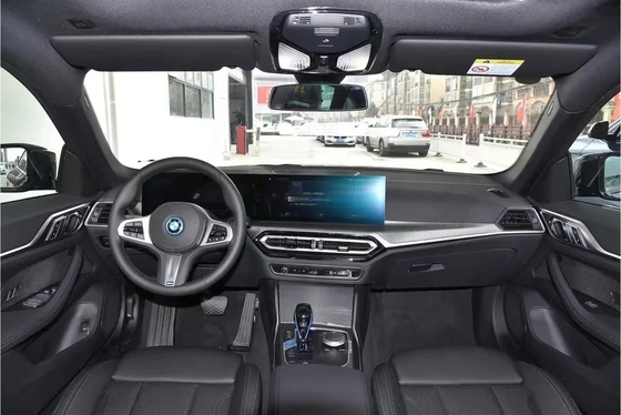 BMW i4 el vehículo de lujo de energía equipado con ABS que es un éxito con los compradores